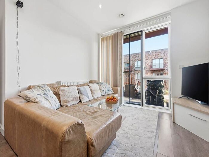 2 Bedroom Flat For Sale In Frobisher Yard, London, E16