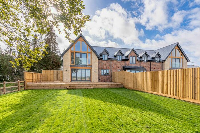4 Bedroom End Of Terrace House For Sale In New Road, Studley, Calne, SN11
