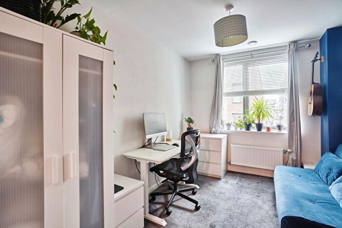 2 Bedroom Flat For Sale In Hammersley Road, London, E16