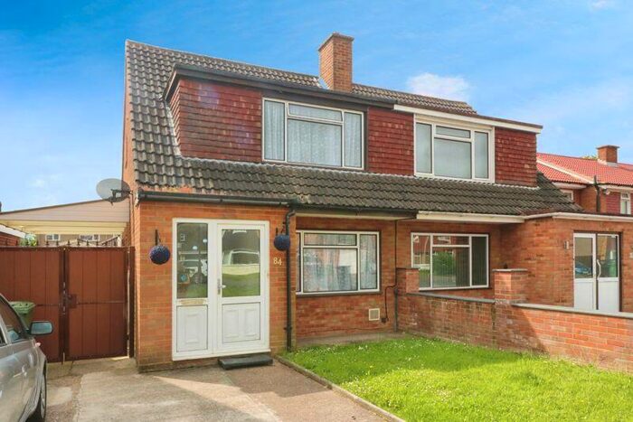 3 Bedroom Semi-Detached House To Rent In Thames Road Estate, SL3