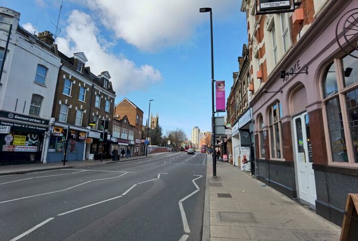 Flat To Rent In Studio, Holloway Road, London, N19