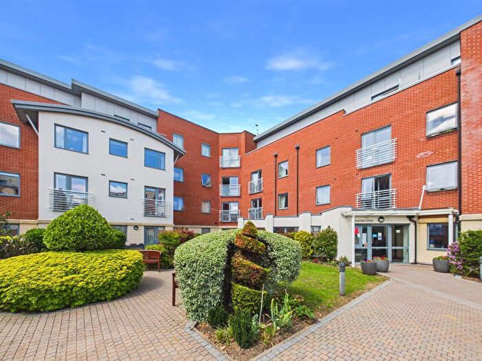 2 Bedroom Flat For Sale In Josiah Drive, Ickenham, Uxbridge, UB10