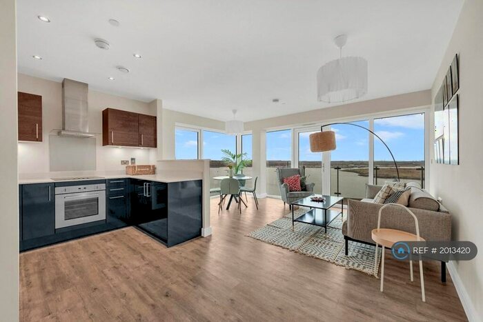 2 Bedroom Flat To Rent In The Peninsula, Gillingham, ME7