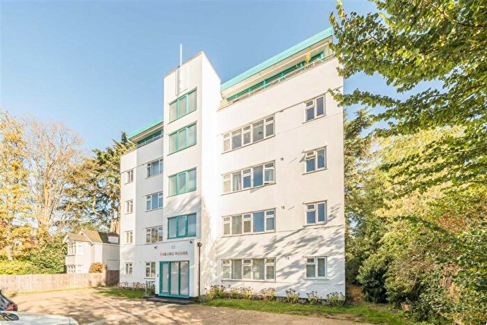 1 Bedroom Flat To Rent In Upper Teddington Road, Hampton Wick, KT1