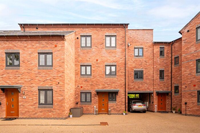 2 Bedroom Town House For Sale In All Saints Road, Warwick, Warwickshire, CV34