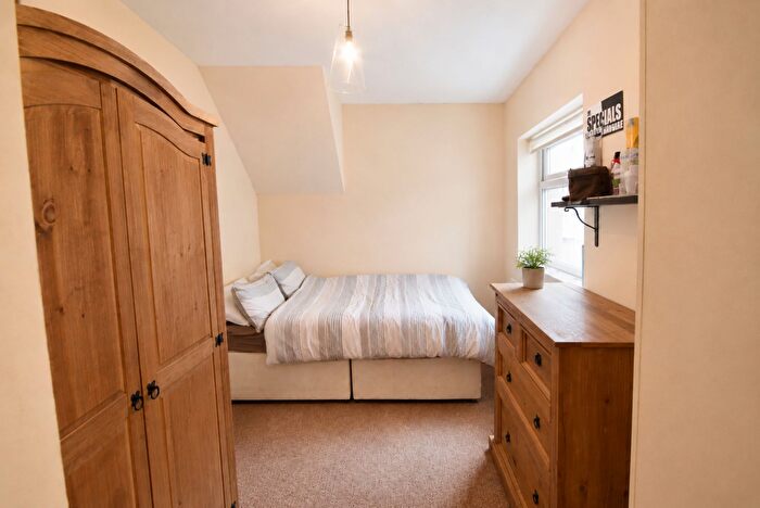 3 Bedroom Flat To Rent In Grosvenor Road, Newcastle Upon Tyne, NE2