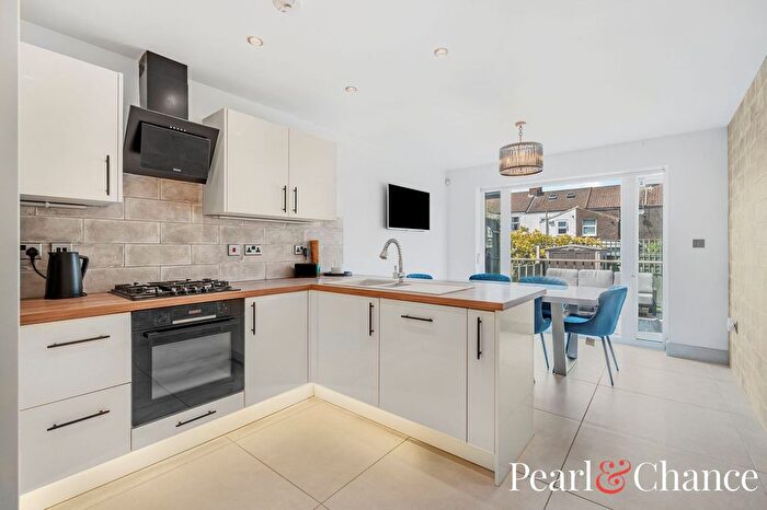 4 Bedroom Detached House For Sale In Periwinkle Lane, Dunstable, LU6