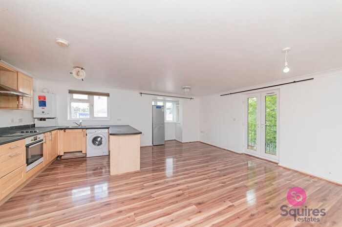 2 Bedroom Flat For Sale In Oakleigh Road North, Frinton Court, N20