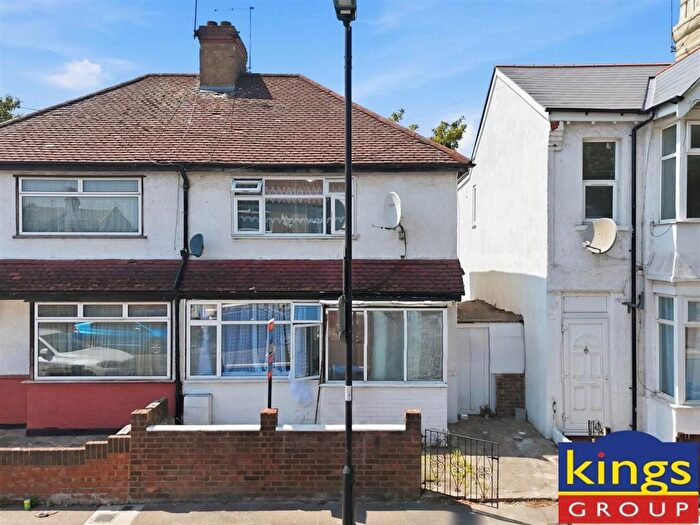 2 Bedroom Semi-Detached House For Sale In Winchester Road, Edmonton, N9