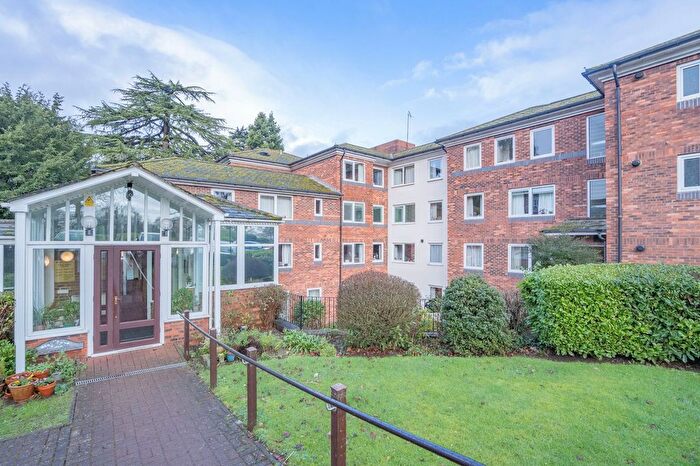1 Bedroom Flat For Sale In Worcester Road, Malvern, Worcestershire, WR14