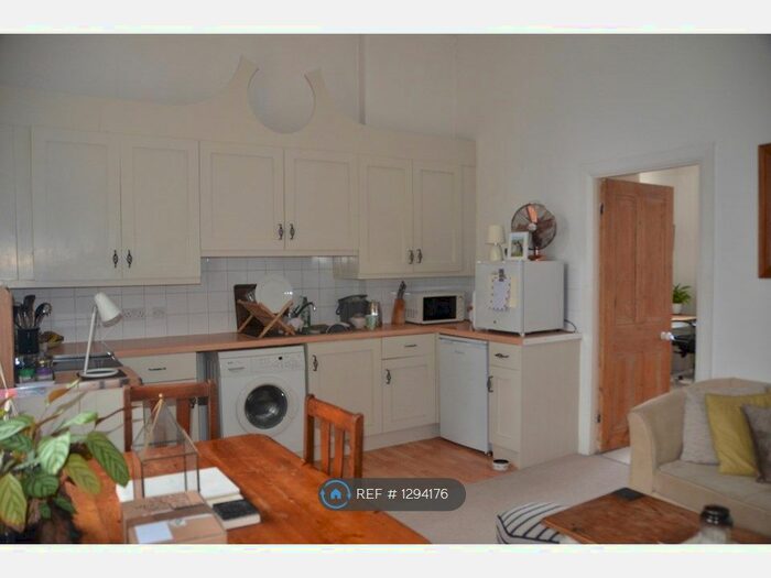 2 Bedroom Flat To Rent In Palace Road, Kingston Upon Thames KT1