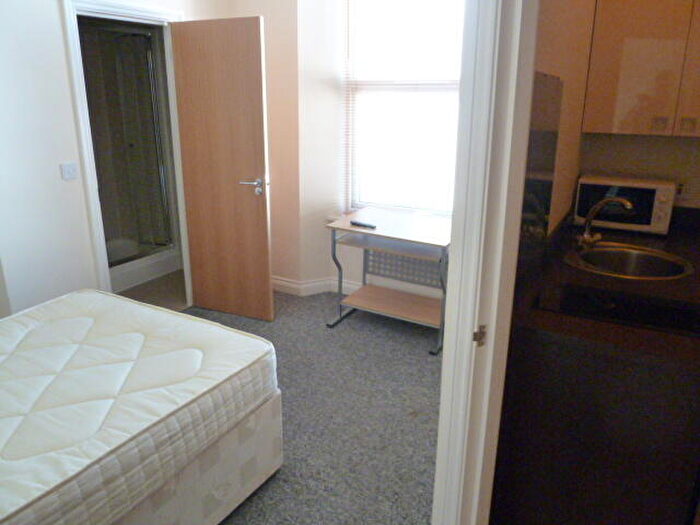 Studio To Rent In Cattedown Studio, PL4