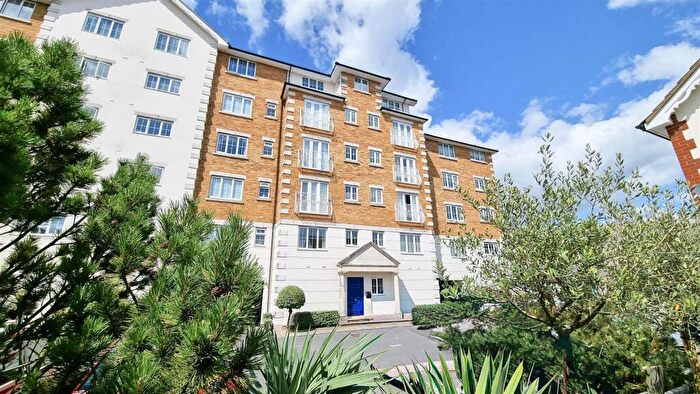 2 Bedroom Flat To Rent In Golden Gate Way, Eastbourne, BN23