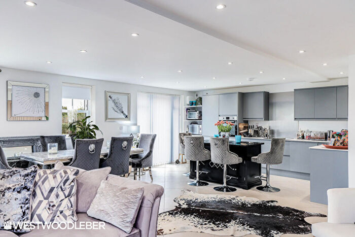 4 Bedroom Barn Conversion To Rent In Elbow Lane, Hertford Heath, SG13