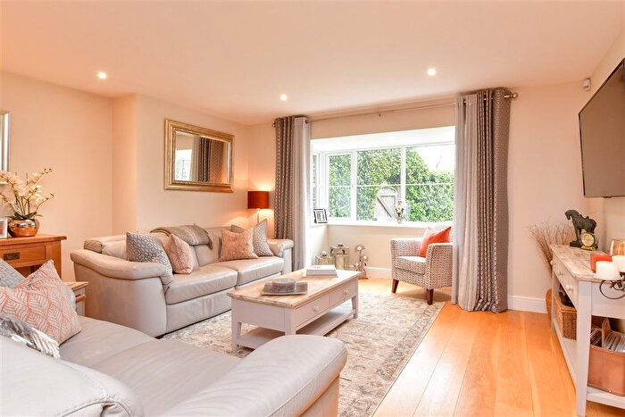 4 Bedroom Detached House For Sale In Elm Rise, Findon, Worthing, West Sussex, BN14