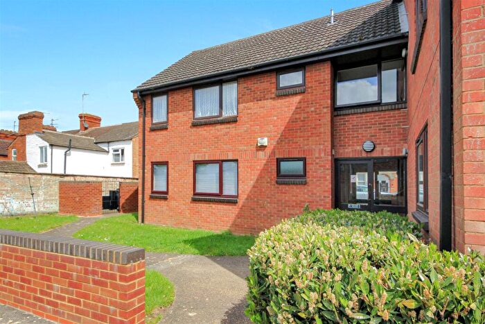 1 Bedroom Apartment For Sale In , Grove Road, Rushden, NN10