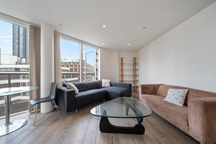 3 Bedroom Apartment To Rent In Central Street, London, EC1V