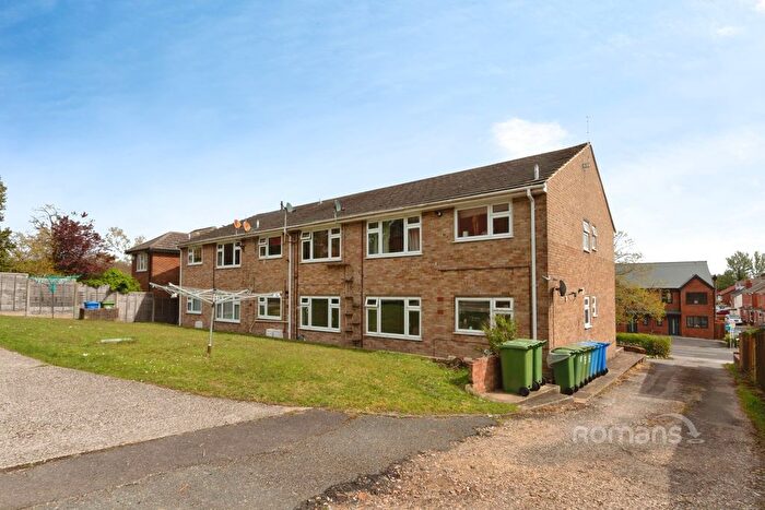 2 Bedroom Flat To Rent In Park Road, Farnborough, Hampshire, GU14