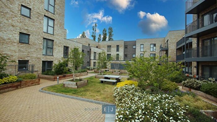 1 Bedroom Apartment To Rent In Borders, Loughton, IG10