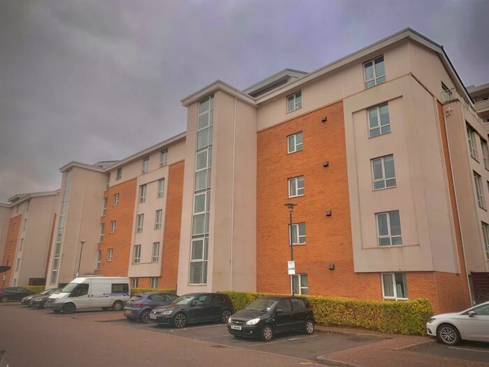 2 Bedroom Flat To Rent In Overstone Court, Cardiff, CF10
