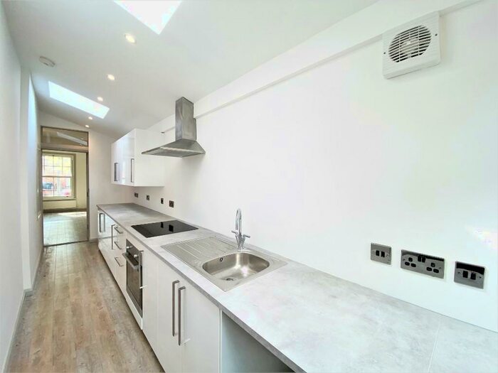 3 Bedroom Terraced House To Rent In Farrant Avenue, Woodgreen, N22