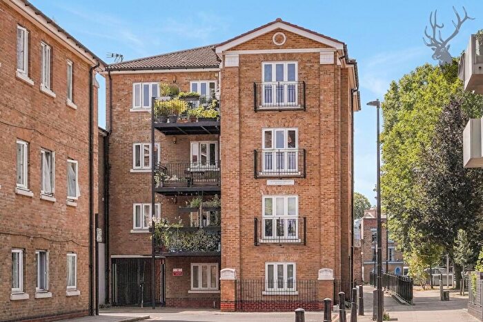 2 Bedroom Flat For Sale In Masters Street, Stepney Green, E1