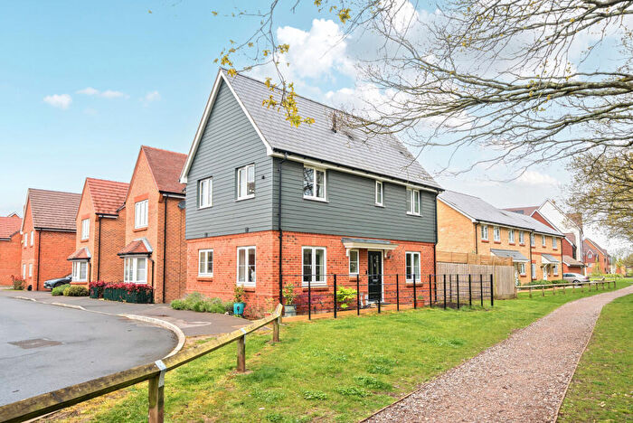 3 Bedroom Detached House For Sale In Colyer Way, Ash, Aldershot, GU12