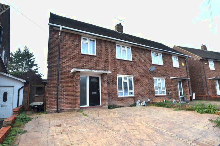 3 Bedroom Semi-Detached House To Rent In Abbey Drive, Luton, Bedfordshire, LU2