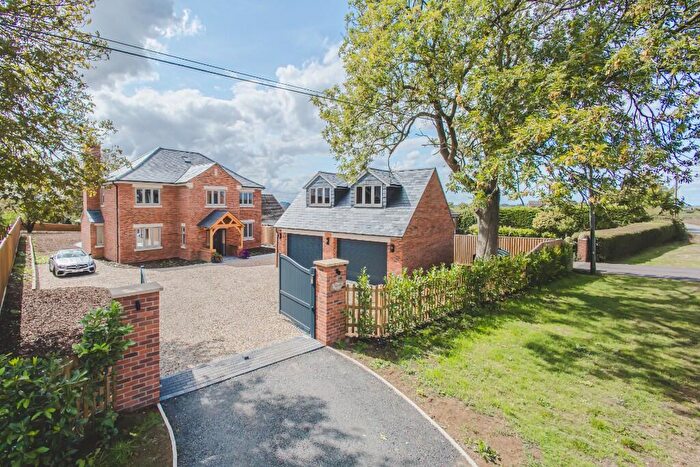 5 Bedroom Detached House For Sale In Brinkworth Road, Royal Wootton Bassett, SN4