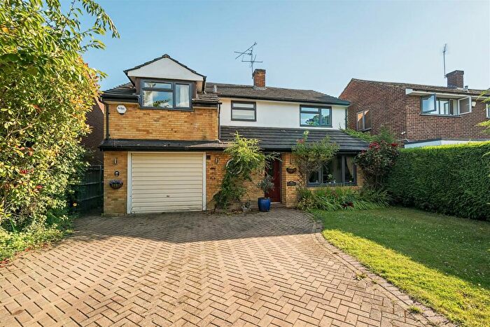 5 Bedroom Detached House For Sale In Lees Close, Maidenhead, SL6