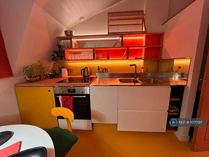 2 Bedroom Flat To Rent In Hackney Road, London, E2