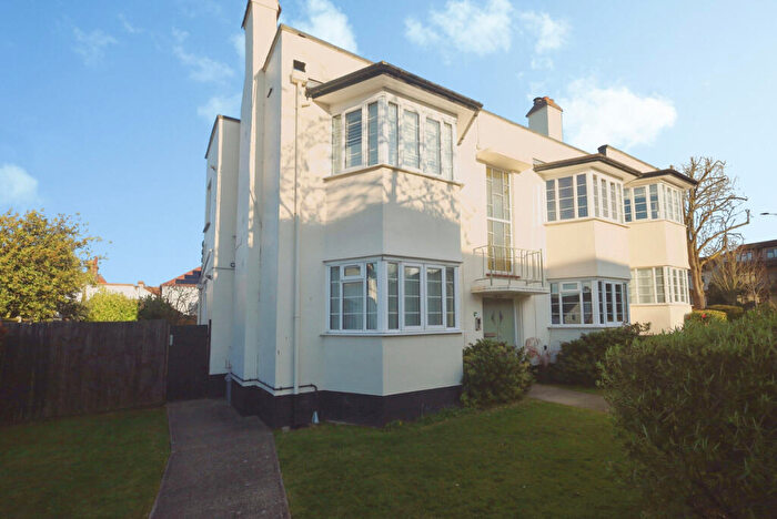 2 Bedroom Flat For Sale In Linden Court, Leigh-on-Sea, SS9