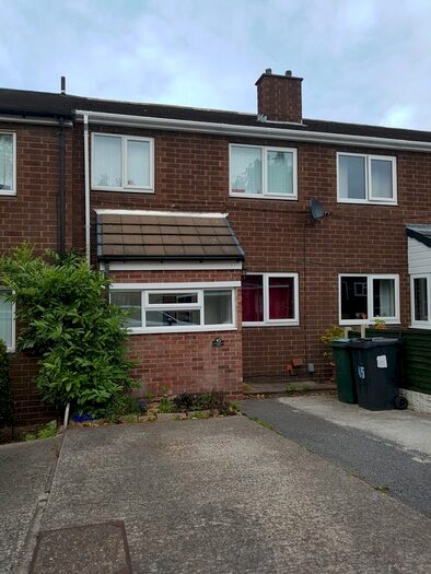 3 Bedroom Town House To Rent In St Marys View, Munsborough, Rotherham, S61