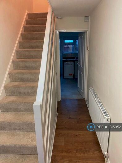 3 Bedroom End Of Terrace House To Rent In Hardy Close, Aylesbury, HP21