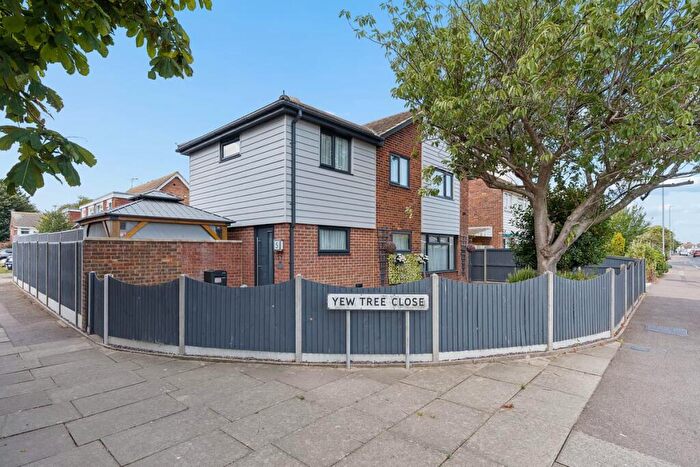 5 Bedroom Detached House For Sale In Yew Tree Close, Broadstairs, CT10