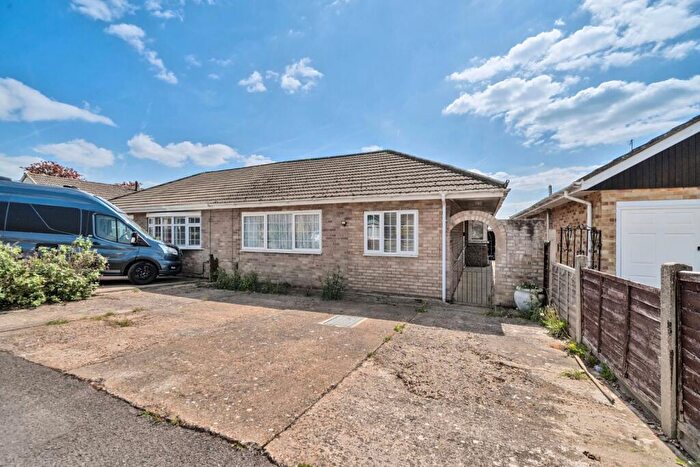 Bungalow To Rent In Ruskin Way, Waterlooville, Hampshire, PO8