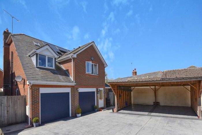 4 Bedroom Detached House For Sale In Brocks Orchard, Shrewton, Salisbury, SP3