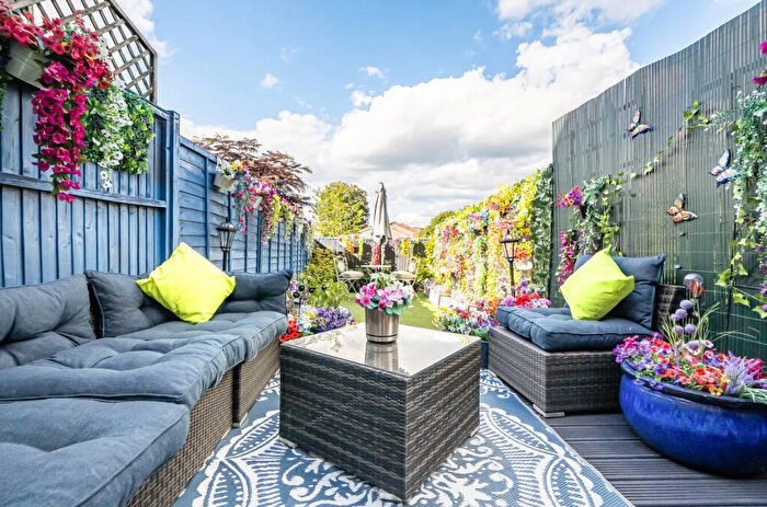 1 Bedroom Apartment For Sale In Galsworthy Drive, Caversham, Reading, RG4