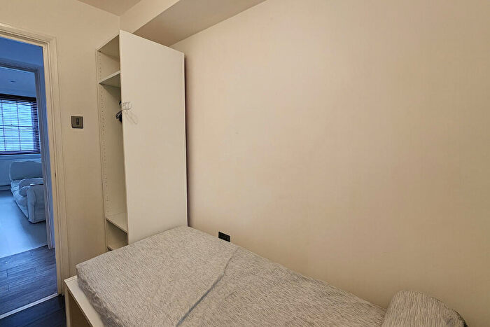 1 Bedroom Flat To Rent In Lion Mills, Hackney Road, London, E2