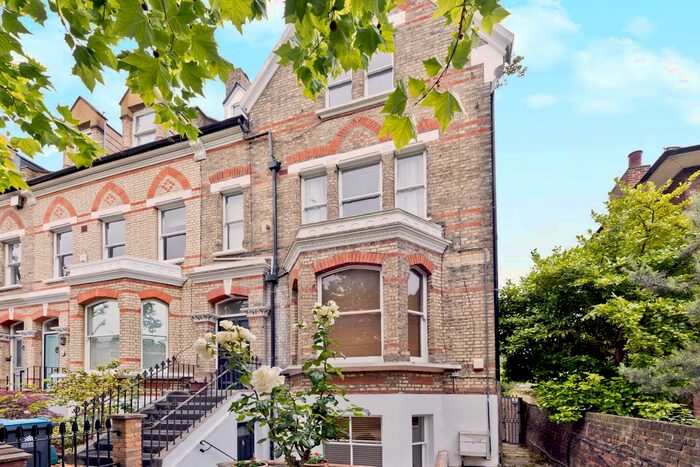 1 Bedroom Flat To Rent In Maple Road, Surbiton, Surrey KT6