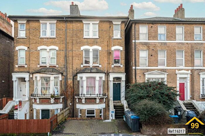 1 Bedroom Flat For Sale In Basement Flat, Croydon, Surrey, CR0