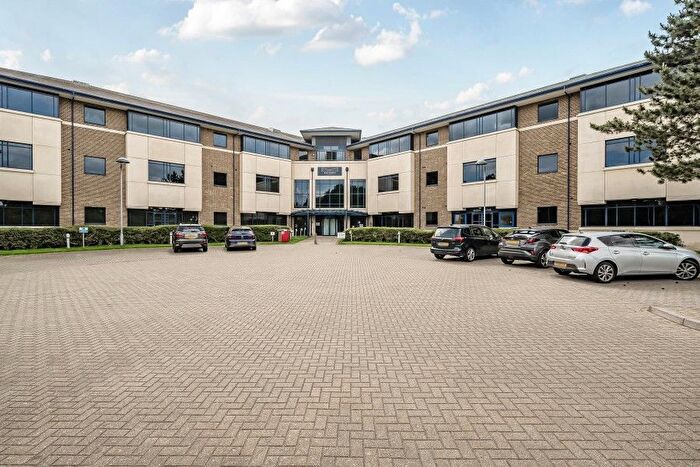 1 Bedroom Flat To Rent In Chertsey, Surrey, KT16