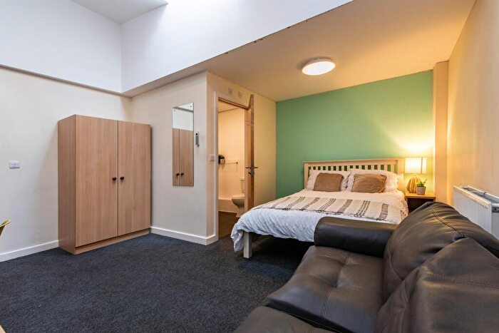 1 Bedroom Apartment To Rent In Room, NG5