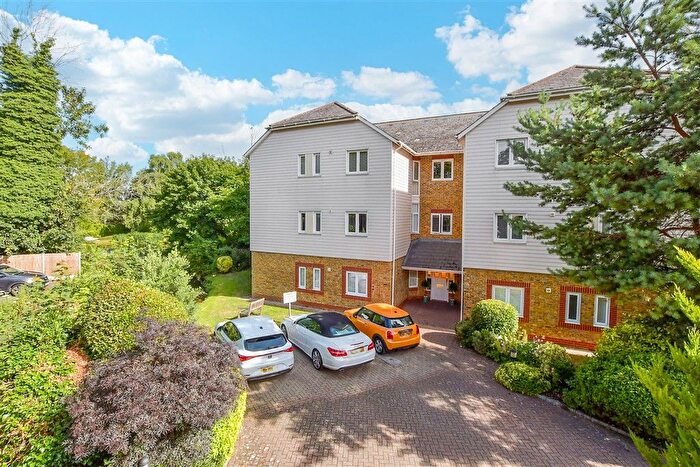 2 Bedroom Flat For Sale In Mill Street, East Malling, Kent, ME19