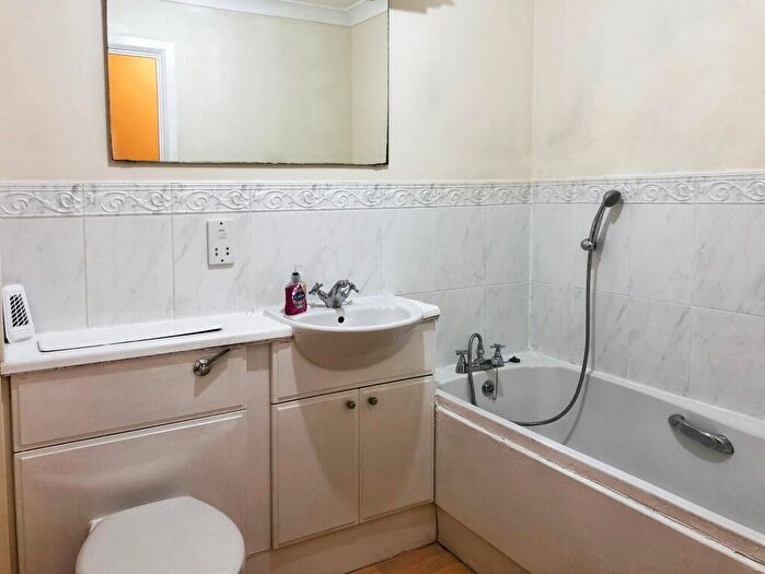 2 Bedroom Apartment To Rent In - Town Centre, RG21