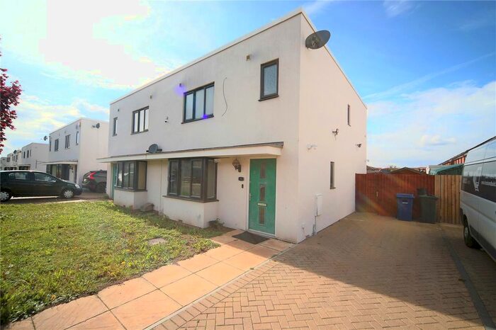 3 Bedroom Semi-Detached House To Rent In Shearwater Avenue, East Tilbury, Essex, RM18