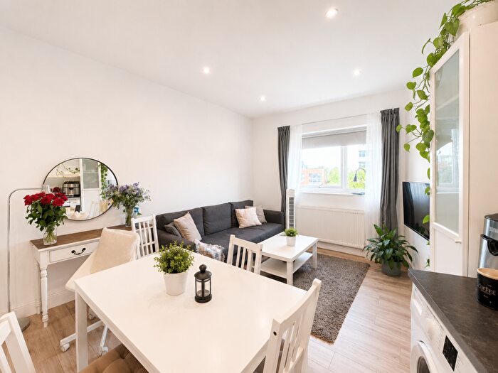 2 Bedroom Flat To Rent In Moore House, Willow Way, Sydenham, SE26