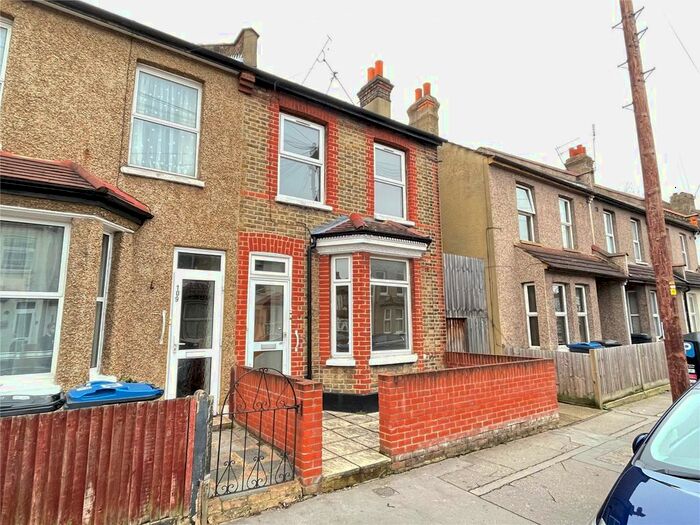 2 Bedroom End Of Terrace House To Rent In Pemdevon Road, Croydon, Surrey CR0