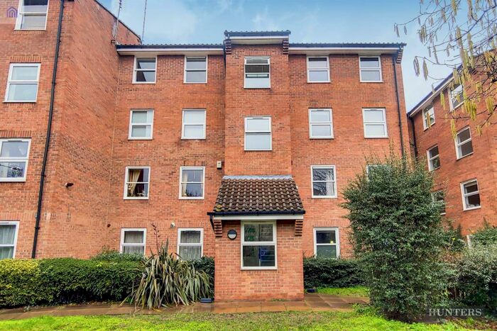 3 Bedroom Flat To Rent In Barker Drive, London, NW1