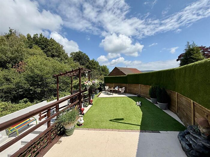 3 Bedroom Semi-Detached House For Sale In Heol-Y-Mynydd, Aberdare, CF44